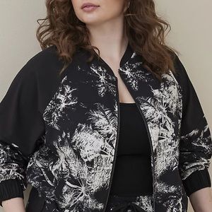 LOVESICK COLOR BLOCK BOMBER - STRETCH WOVEN PALMS BLACK - TORRID NWT